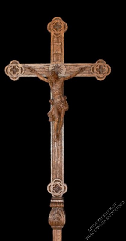 Krzyż procesyjny z drewna detal