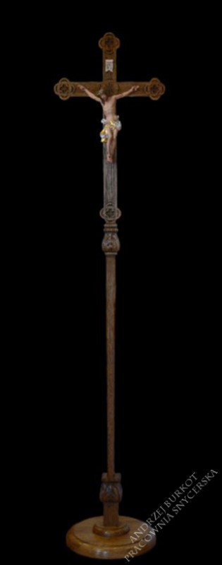 Krzyż procesyjny z drewna 