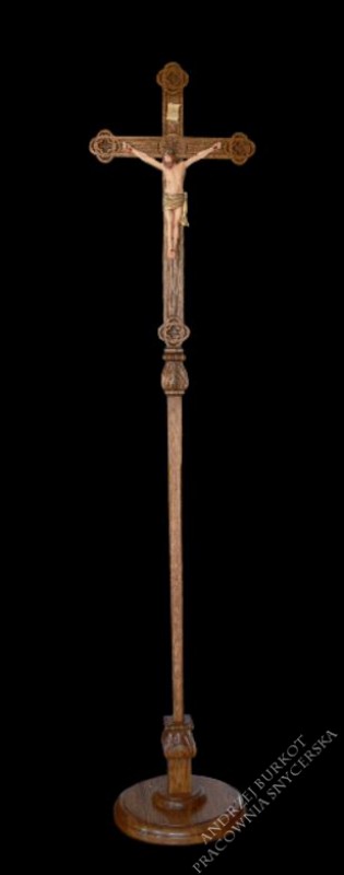 Krzyż procesyjny z drewna 