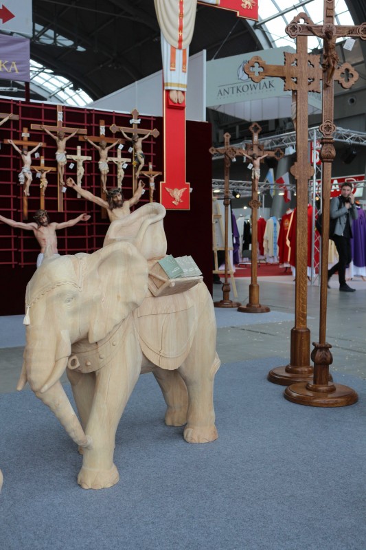 Drewniana figura słonia do szopki bożonarodzeniowej - Andrzej Burkot Pracownia Snycerska - SACROEXPO 2017 