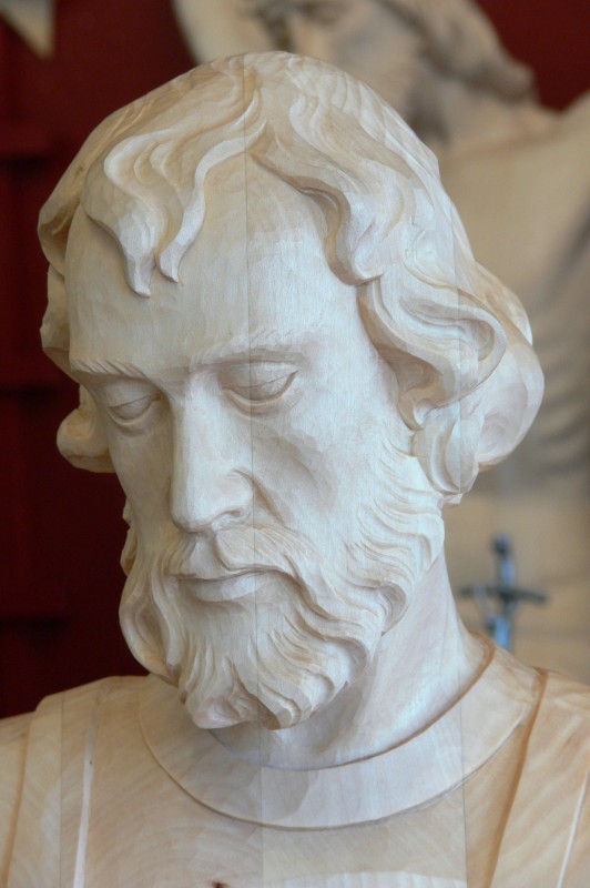 Gotowa rzeźba wyrzeźbiona w drewnie lipowym