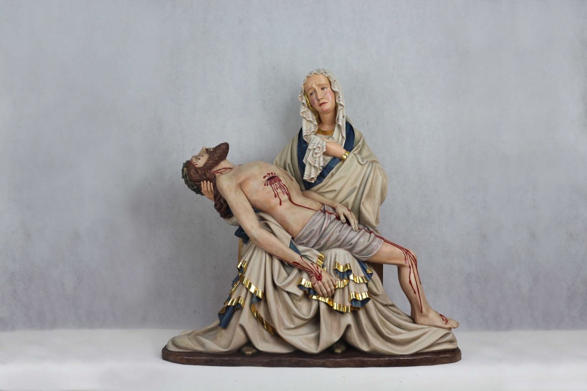 Pieta - rzeźba drewniana