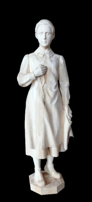 Karolina K&oacute;zk&oacute;wna - rzeźba w drewnie