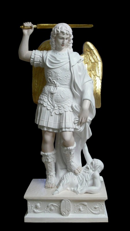 Figura wykonana na podstawie rzeźby znajdującej się w Sanktuarium Świętego Michała (Monte Gargano)