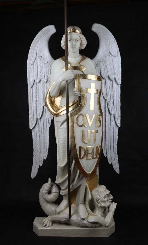 Michał Archanioł - rzeźba drewniana ręcznie rzeźbiona